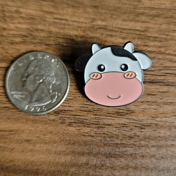 Cow Head Enamel Pin - Picture 2 of 3